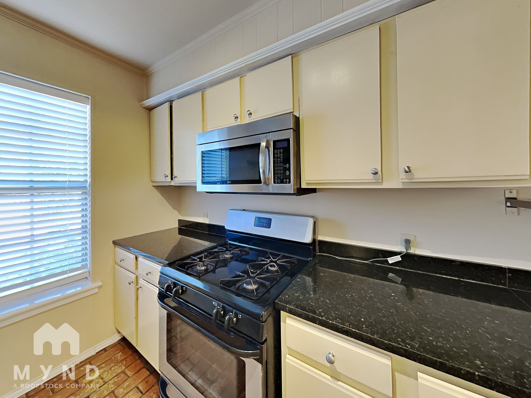 Building Photo - 15860 El Estado Dr