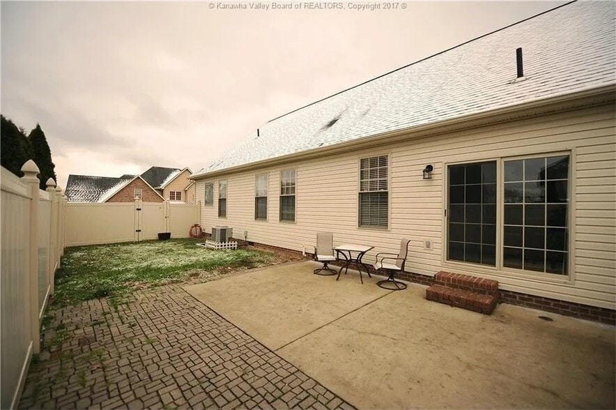 Building Photo - 49 Wills Dr