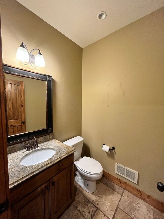 Building Photo - 3 bed, 3 bath Duplex in Driggs