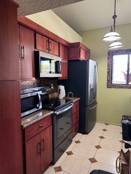 Building Photo - 2194 N Pantano Rd