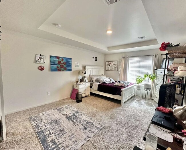Building Photo - Beautiful 4 Bedroom/3 Bathroom Home