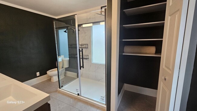 Building Photo - Beautifully updated 3 Bedroom