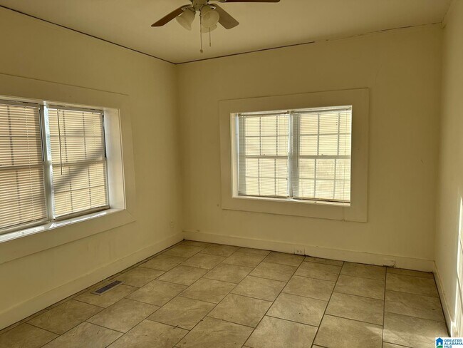 Building Photo - 4a S Church Ave