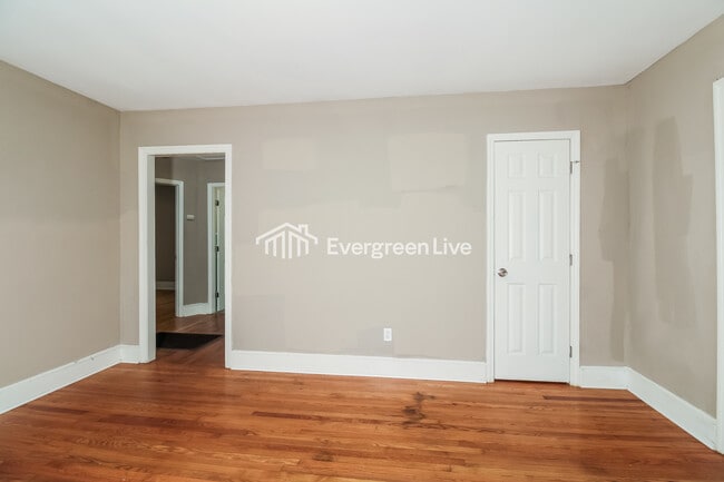 Building Photo - 1525 Abbot Rd