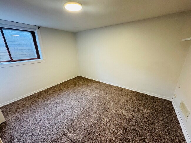 Building Photo - Spacious 5-Bed Home with Finished Basement & Gleaming Hardwood Floors in St. Louis Park!