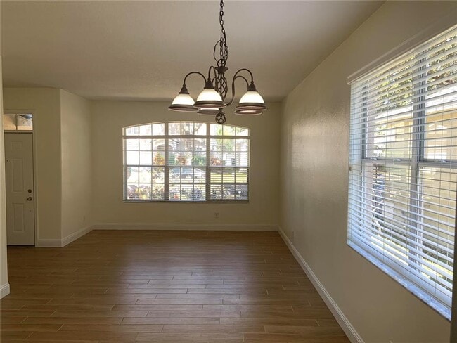 Building Photo - 4527 Riverton Dr