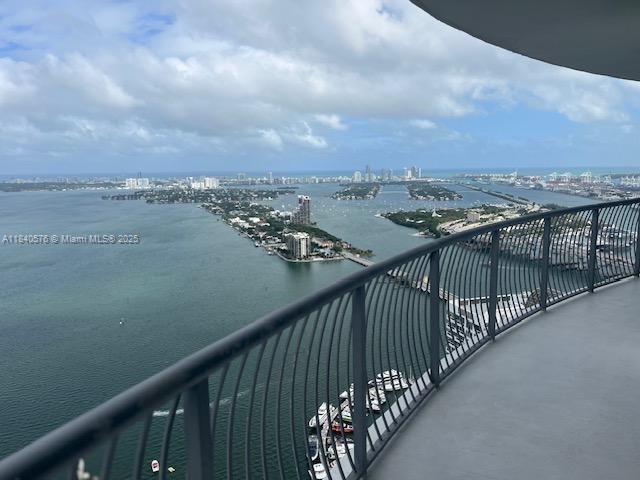 Building Photo - 1750 N Bayshore Dr