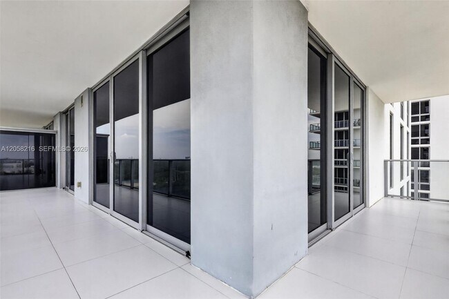 Building Photo - 16385 Biscayne Blvd