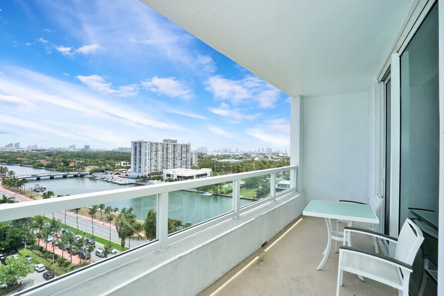 Building Photo - 4401 Collins Ave
