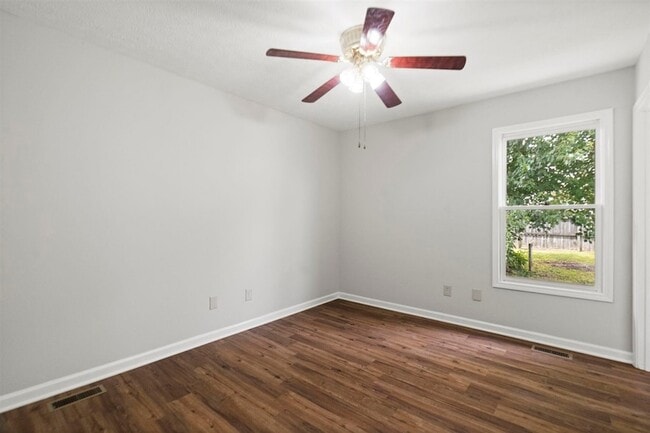Building Photo - 1204 Derek Dr