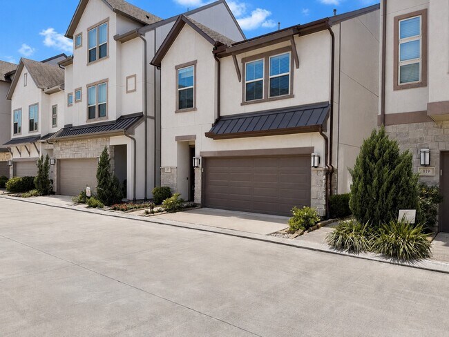 Building Photo - 817 Kamano Ave