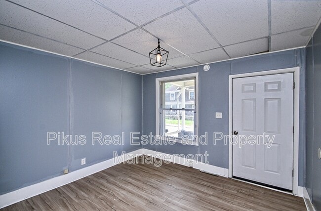 Building Photo - 825 7th St NW