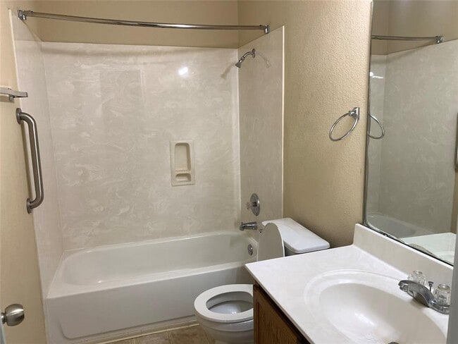 Building Photo - 2338 Green Meadows Ln