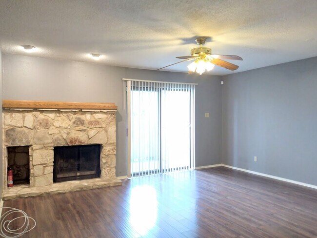 Building Photo - Cozy Medical Center Condo with Fireplace, Community Pool & Included Appliances!