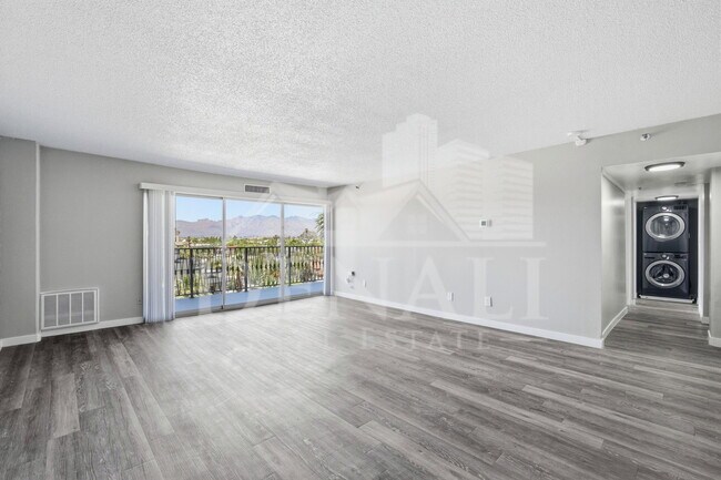 Building Photo - 425 W Paseo Redondo