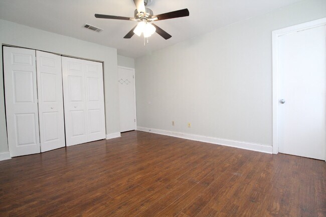 Building Photo - 4BR Ranch-Style Home off Olive Rd – Fenced Yard & Garage – Available 2/2