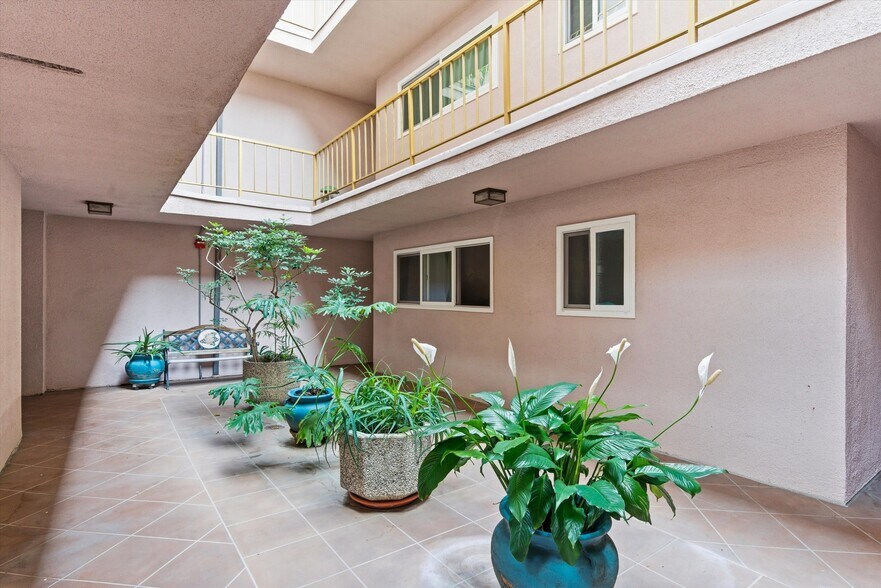 Building Photo - 3609 E 2nd St