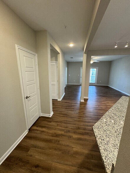 Building Photo - 450 Houston Ridge Dr