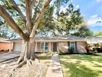 Building Photo - Elegant 3/2/2 home in Maplewood near Meyer...