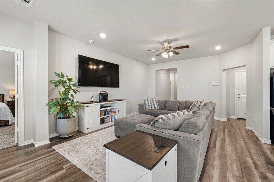 Building Photo - 1033 Verona Dr