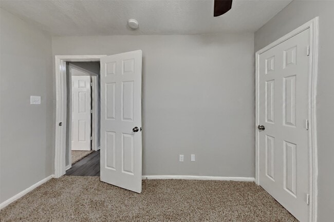 Building Photo - 10834 Glenora Dr