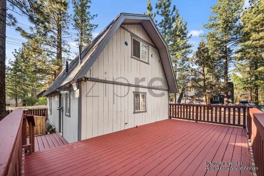Building Photo - 338 W North Shore Dr