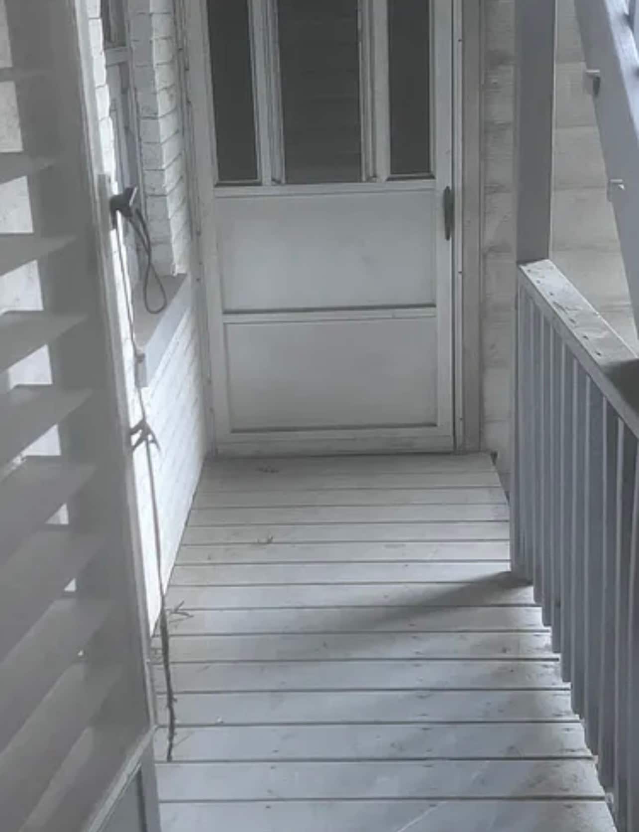 Rear Entry - 5021 W Belden St