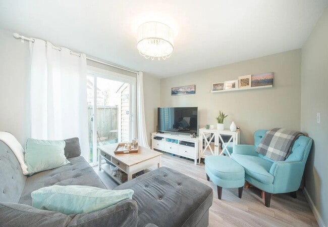 Building Photo - First Hill/Central District Townhome