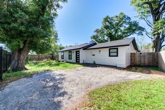 Building Photo - 5906 Hilary St