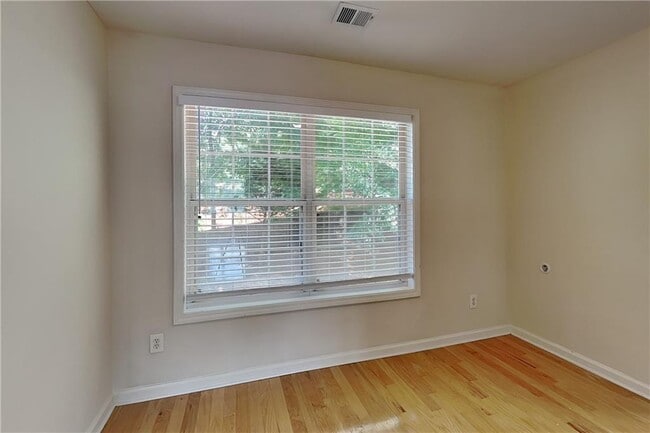 Building Photo - 500 Cottonwood Close