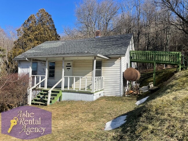 Primary Photo - Quaint Cottage Walking Distance to Downtown West Jefferson