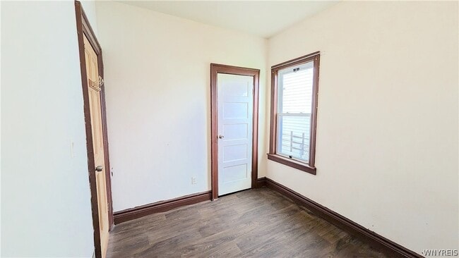 Building Photo - 26 Madison St