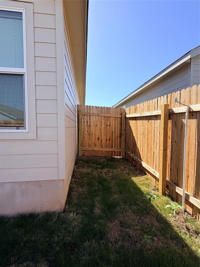 Building Photo - 208 Skyfire Street