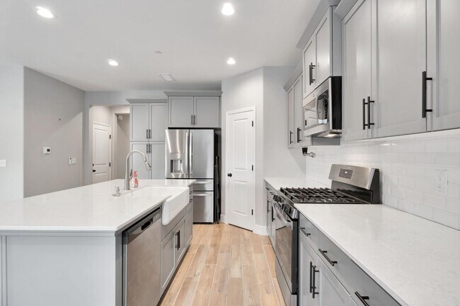 Building Photo - 4415 Horizon Dr