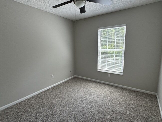 Building Photo - 4447 Brook Hollow Cir