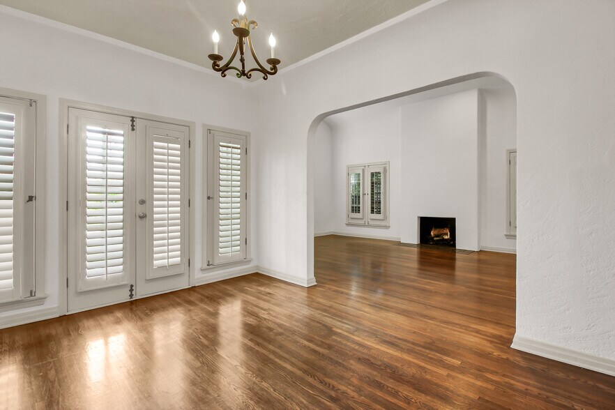 Building Photo - 123 N La Jolla Ave