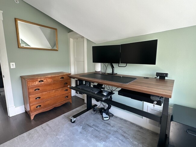 Building Photo - 20 Somerset St