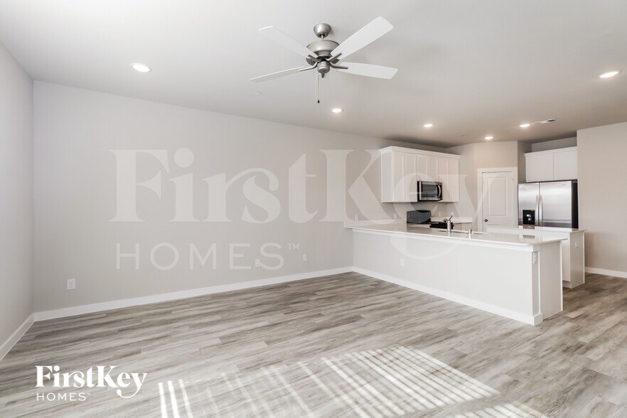 Building Photo - 332 Niki Dr