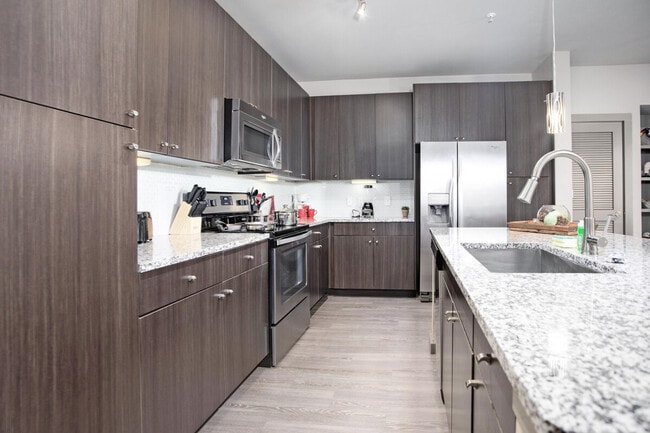 Building Photo - 976 S Braeswood Blvd