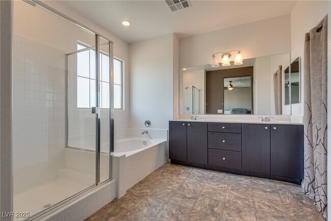 Building Photo - 10589 Acacia Park Pl