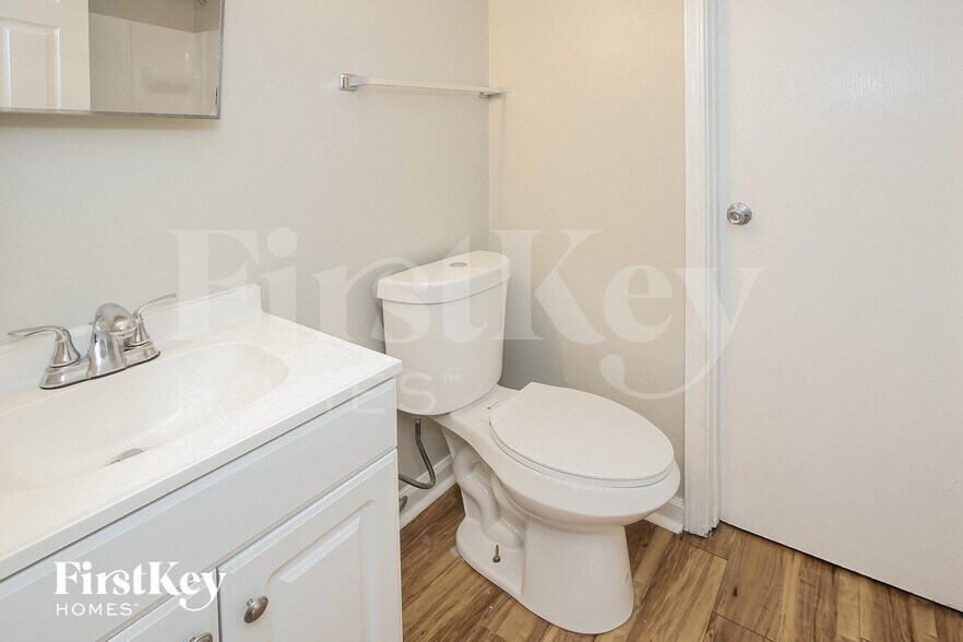 Building Photo - 4509 Phoenix Dr