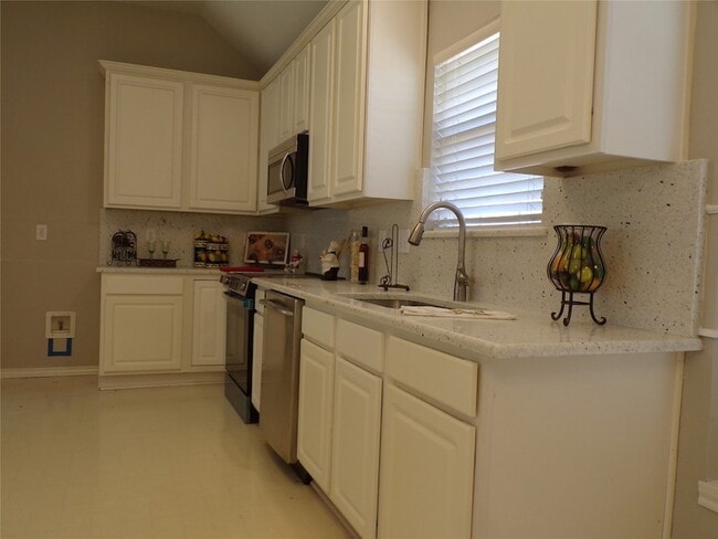 Building Photo - 4804 Holly Berry Dr