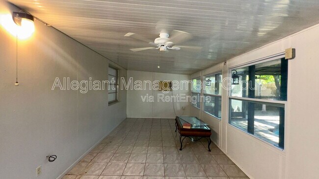 Building Photo - 2410 Sable Dr