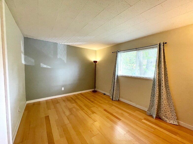 Building Photo - 1616 Perry Ave
