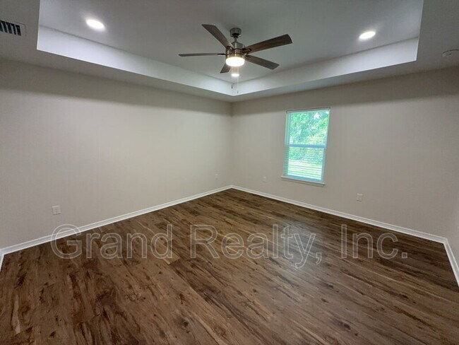 Building Photo - 4208 Eleanor St