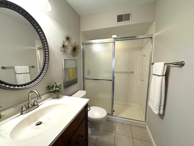 Building Photo - 520 Shorely Dr