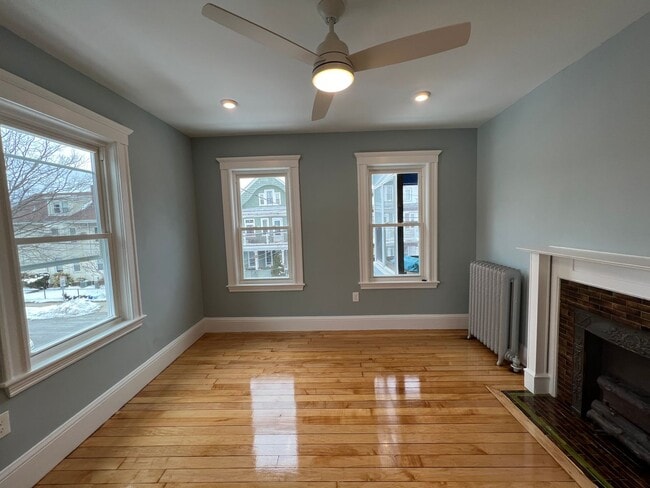 Building Photo - 9-11 Burnham St