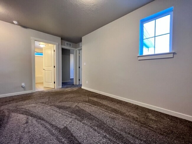 Building Photo - Beautiful Home in Meridian! Solar Power and Landscaping included.