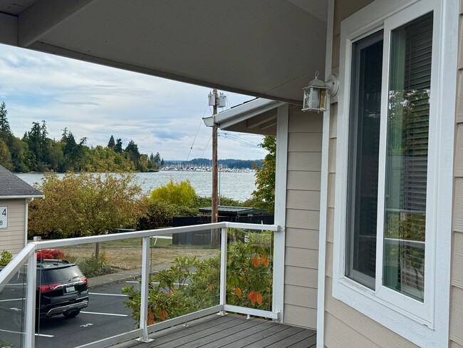 Building Photo - Downtown Poulsbo water view condo...comple...