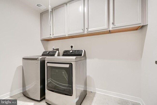 Building Photo - 13605 Otono Dr